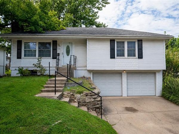 10708 E 32nd Street, Independence, MO 64052