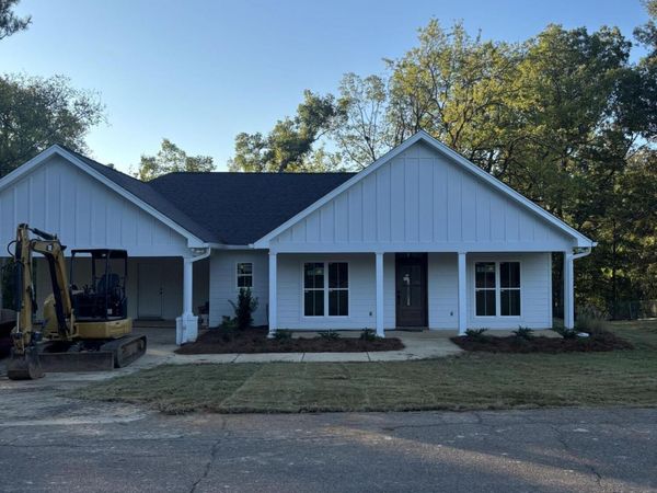 6 Pontotoc Street, Starkville, MS 39759