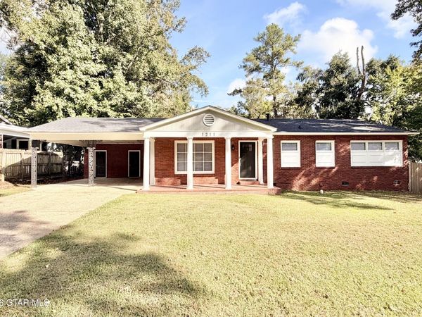 1211 Southdown, Columbus, MS 39701