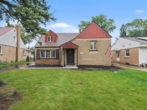 107 S Hi Lusi Avenue , Mount Prospect, IL 60056