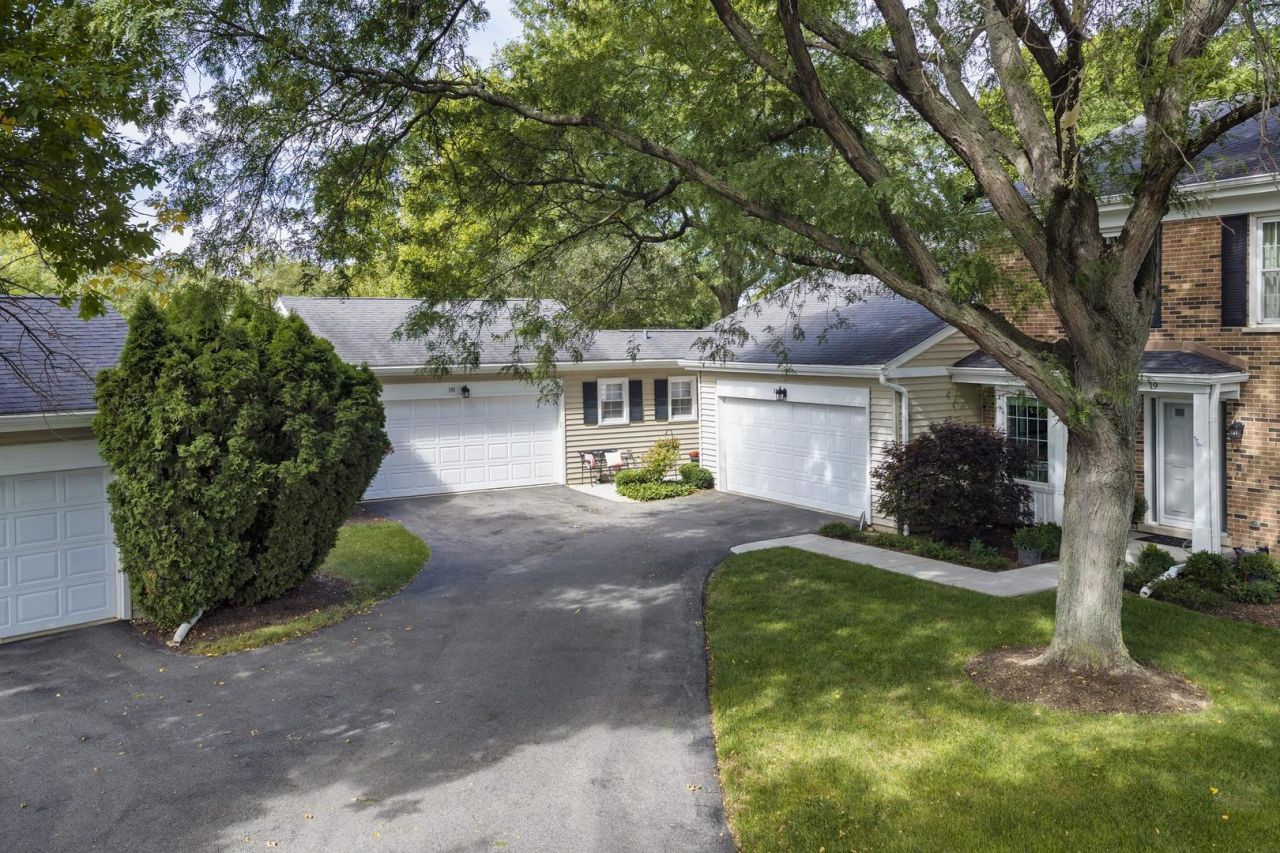 18 The Court Of Greenway Court, Northbrook, IL 60062 Main Photo