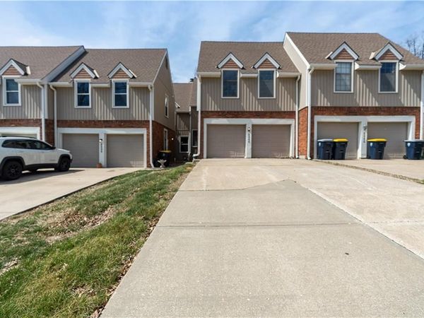 8240 NW Birch Lane, Kansas City, MO 64151