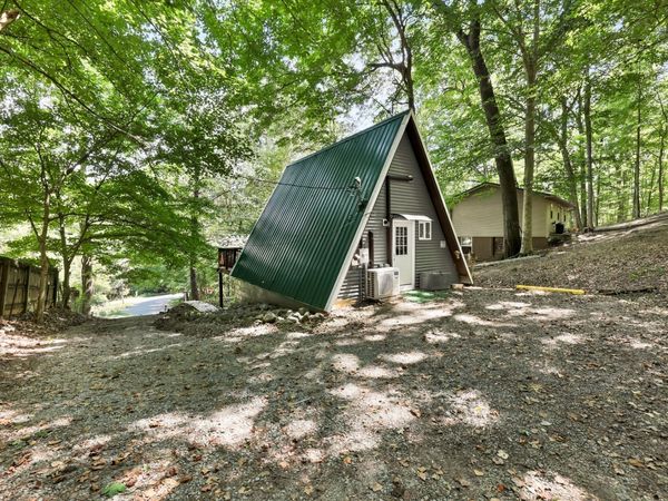 111 Lakeshore Dr, Dover, TN 37058