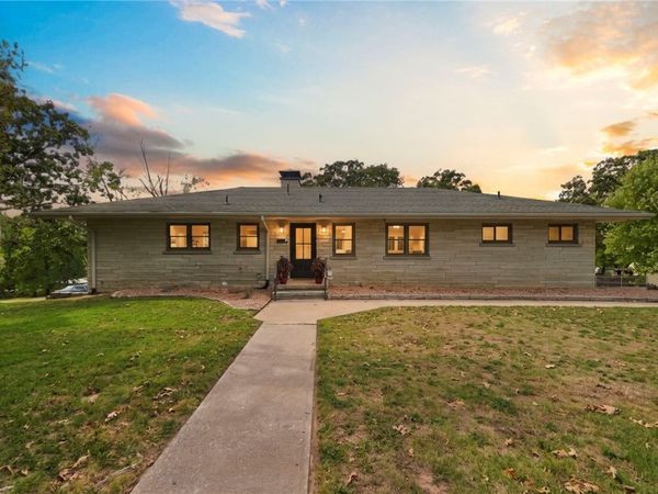220 N Summit Street , Prairie Grove, AR 72753
