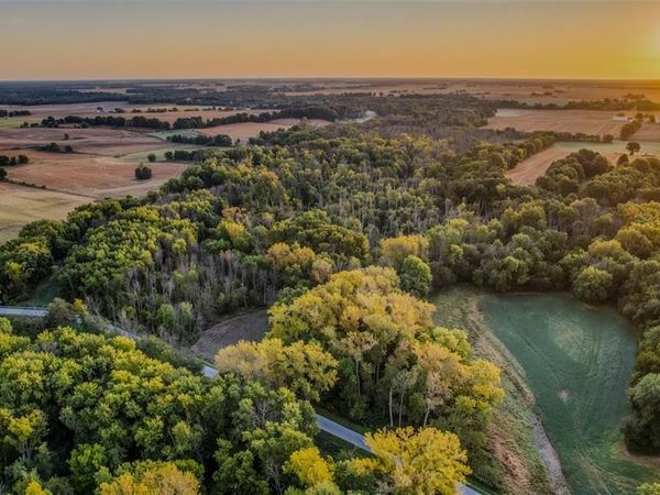 000 Pin Oak Road, Edwardsville, IL 62025