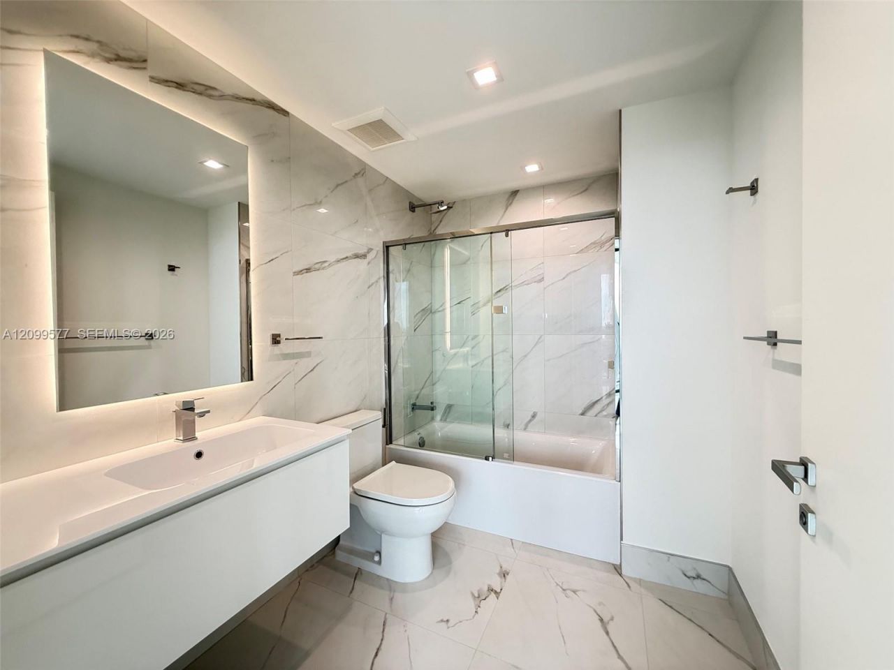 1170 E Hallandale Beach, Unit 1407, Hallandale Beach, FL 33009 Photo