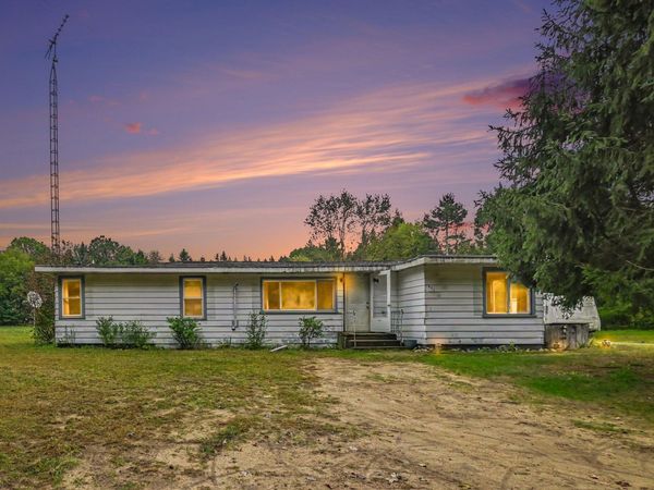 271 66th Street, South Haven, MI 49090