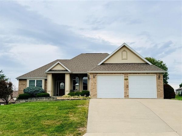 898 Willow Tree Court, Higginsville, MO 64037