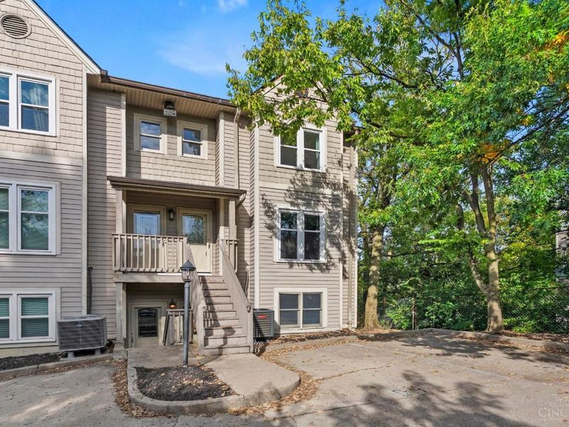 927 Auburnview Drive, Cincinnati, OH 45206 Photo 2