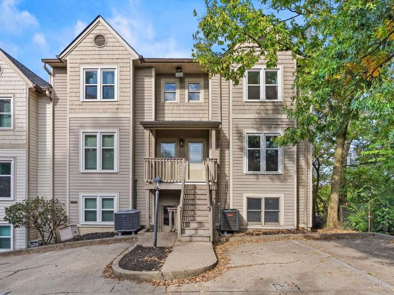 927 Auburnview Drive, Cincinnati, OH 45206 Photo 3