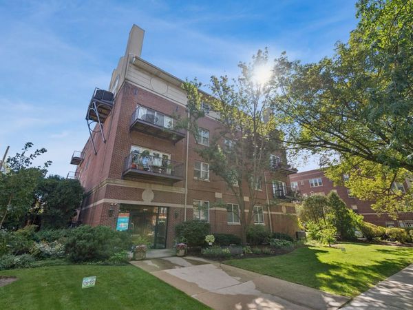 1319 CHICAGO Avenue , Unit 305, Evanston, IL 60201