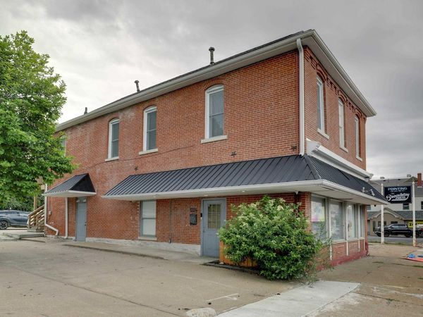 1224 BROADWAY Street, Quincy, IL 62301