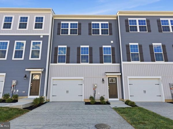 1084 MEADOWLARK DRIVE, FOGELSVILLE, PA 18051