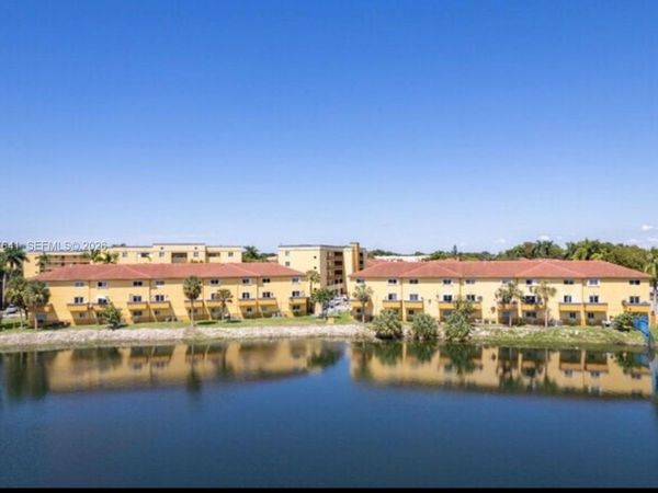 14902 SW 82nd Ln , Unit 13-207, Miami, FL 33193