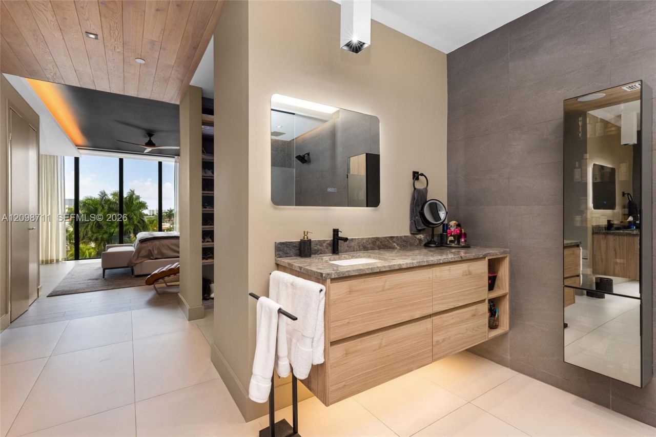 30 Isle Of Venice Dr , Unit PH3, Fort Lauderdale, FL 33301 Photo