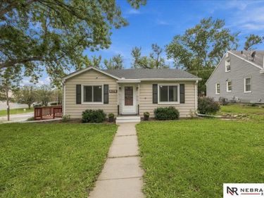 5941 Gillan Road, Lincoln, NE 68505