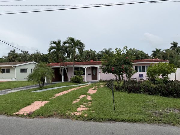 2349 NE 9TH Street, Pompano Beach, FL 33062