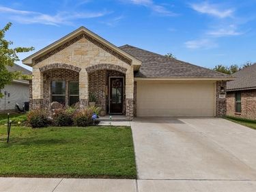 9936 Mescalbean Boulevard, Fort Worth, TX 76036