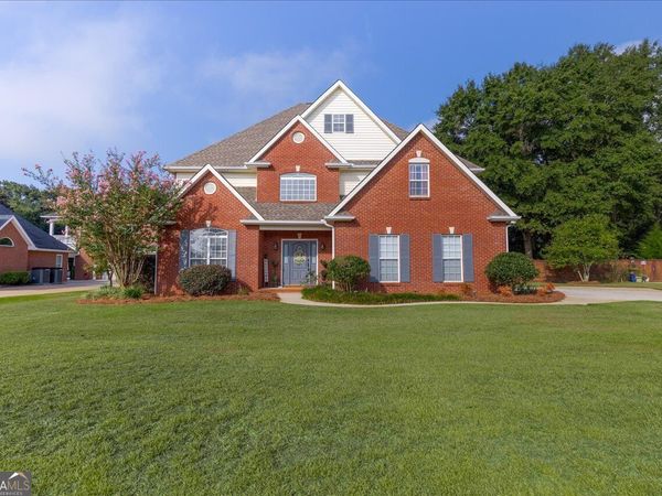 211 White Columns Drive, Kathleen, GA 31047