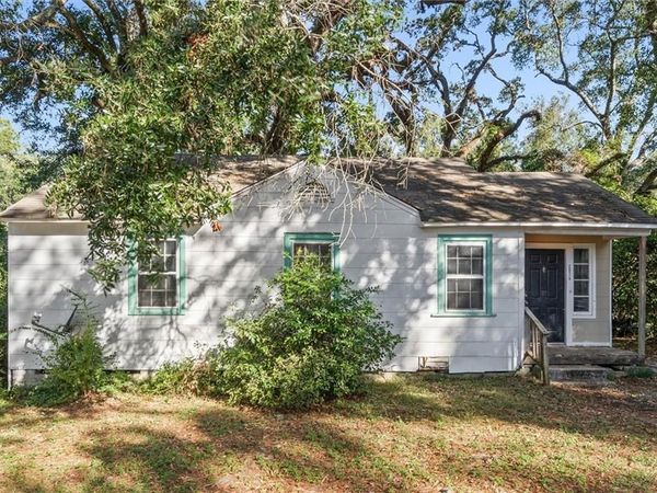 2074 N Gimon Circle, Mobile, AL 36605