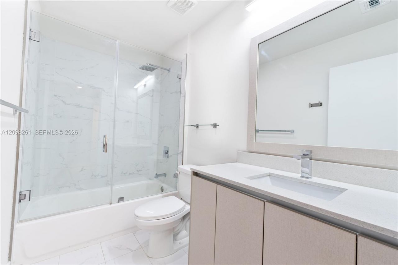 2555 NE 193rd St , Unit 2102, Miami, FL 33180 Photo