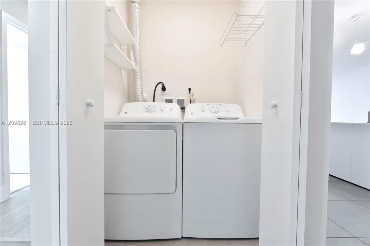 2555 NE 193rd St , Unit 2102, Miami, FL 33180 Photo