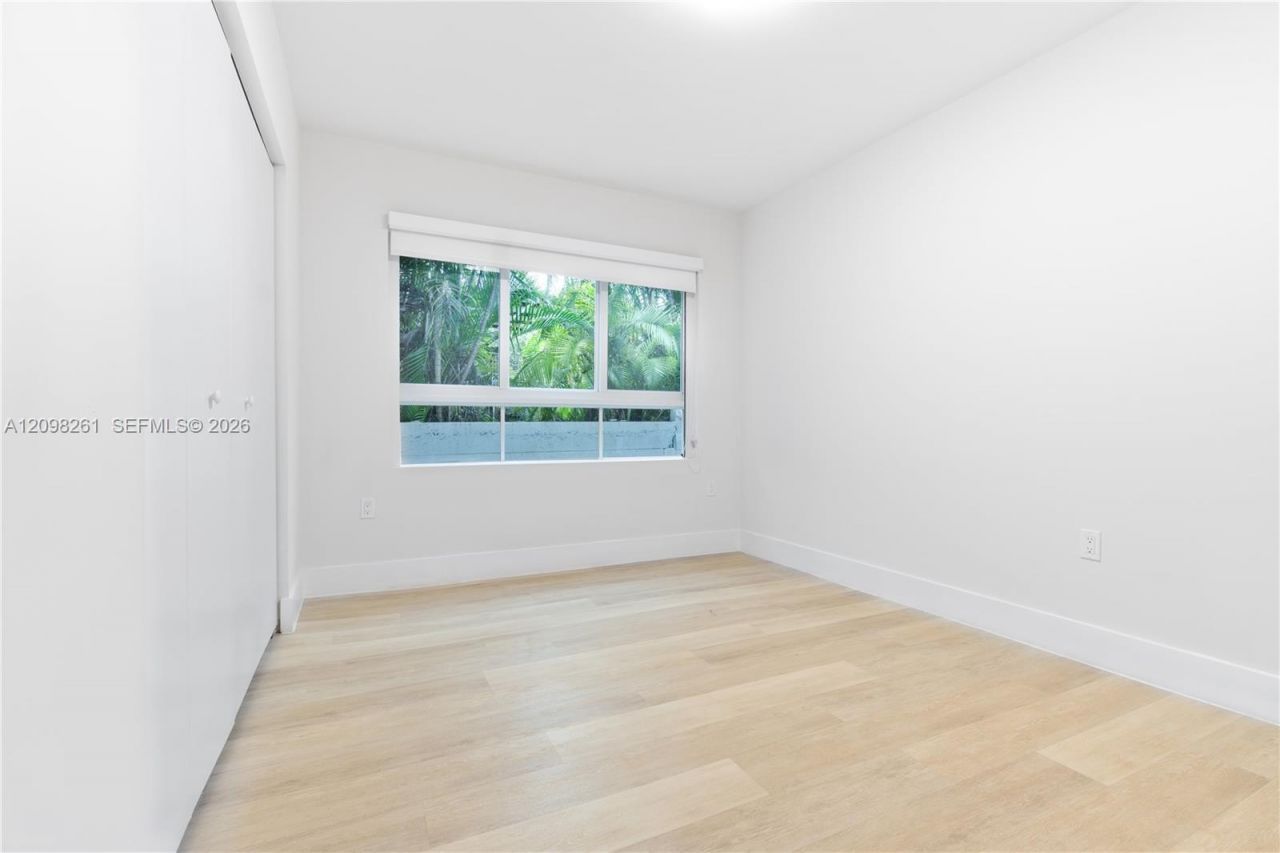 2555 NE 193rd St , Unit 2102, Miami, FL 33180 Photo