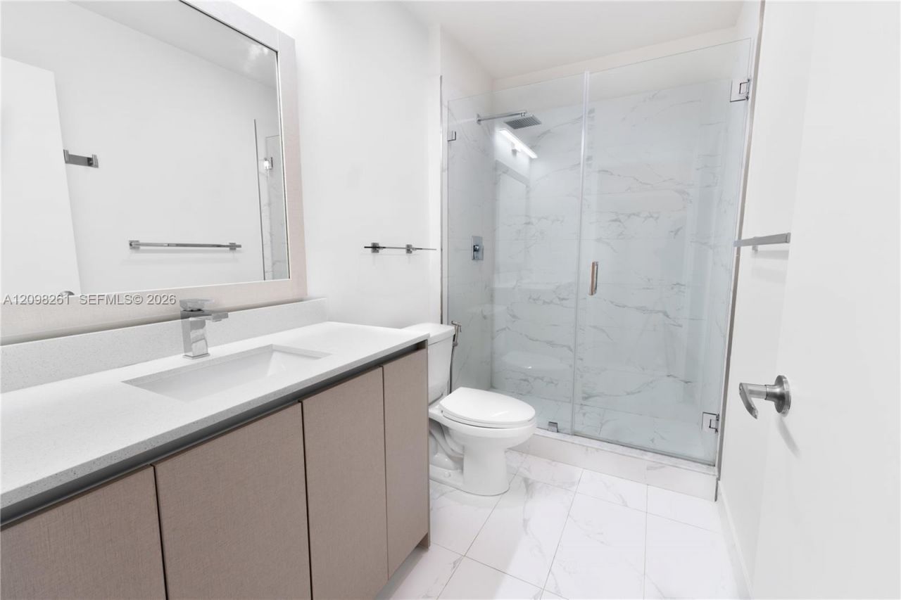 2555 NE 193rd St , Unit 2102, Miami, FL 33180 Photo