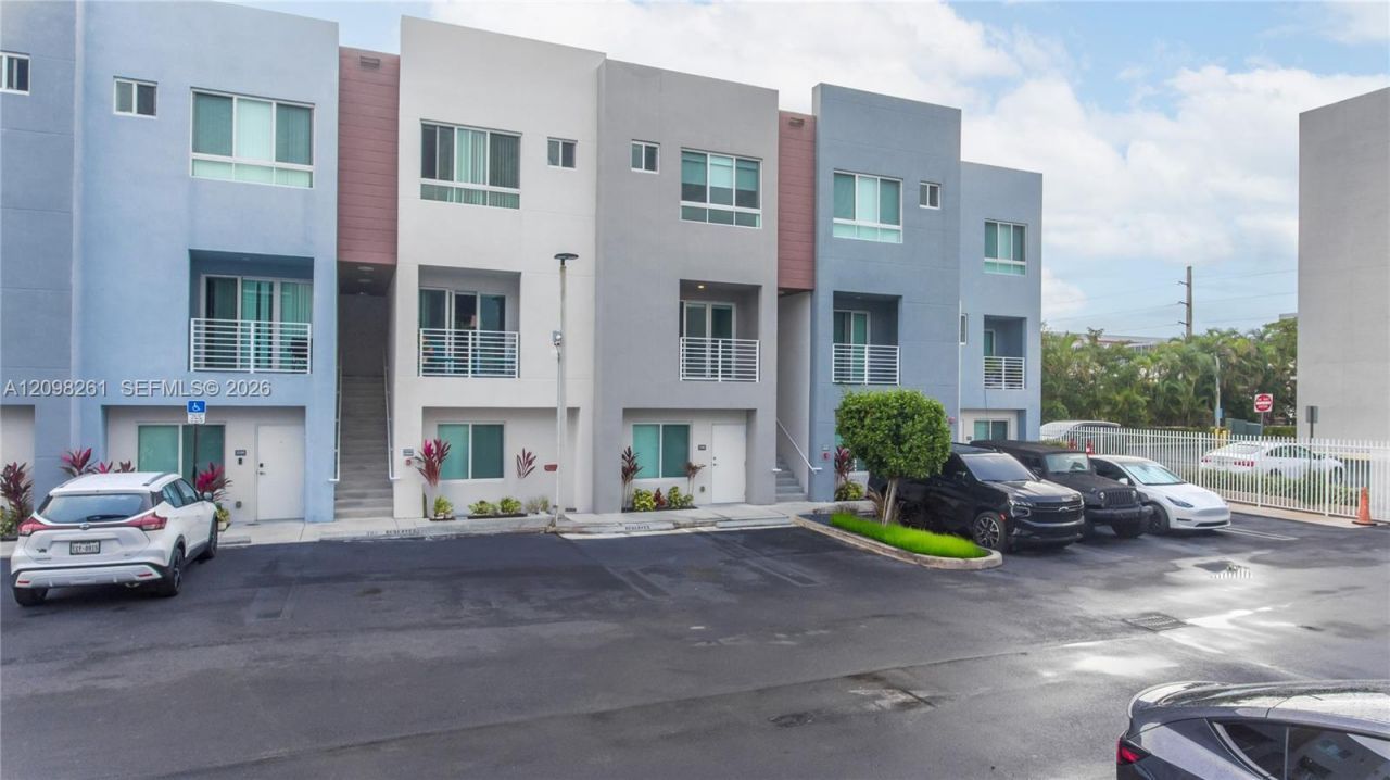 2555 NE 193rd St , Unit 2102, Miami, FL 33180 Photo