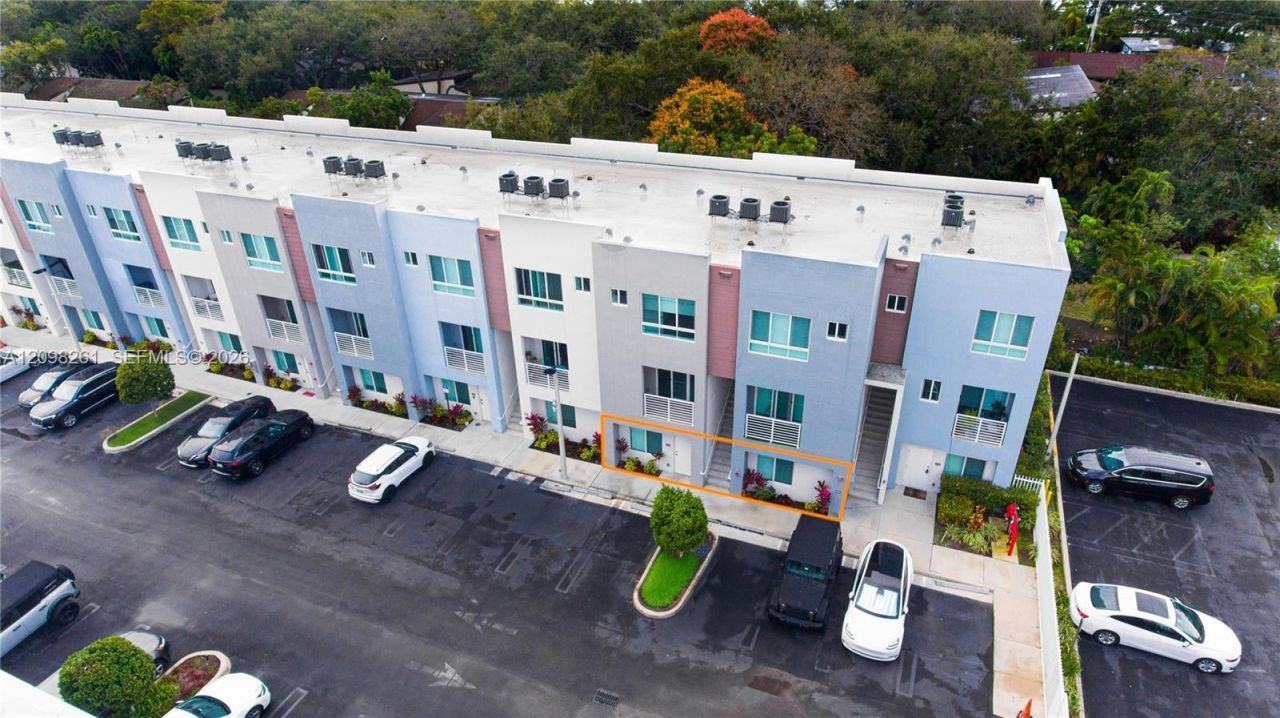 2555 NE 193rd St , Unit 2102, Miami, FL 33180 Photo