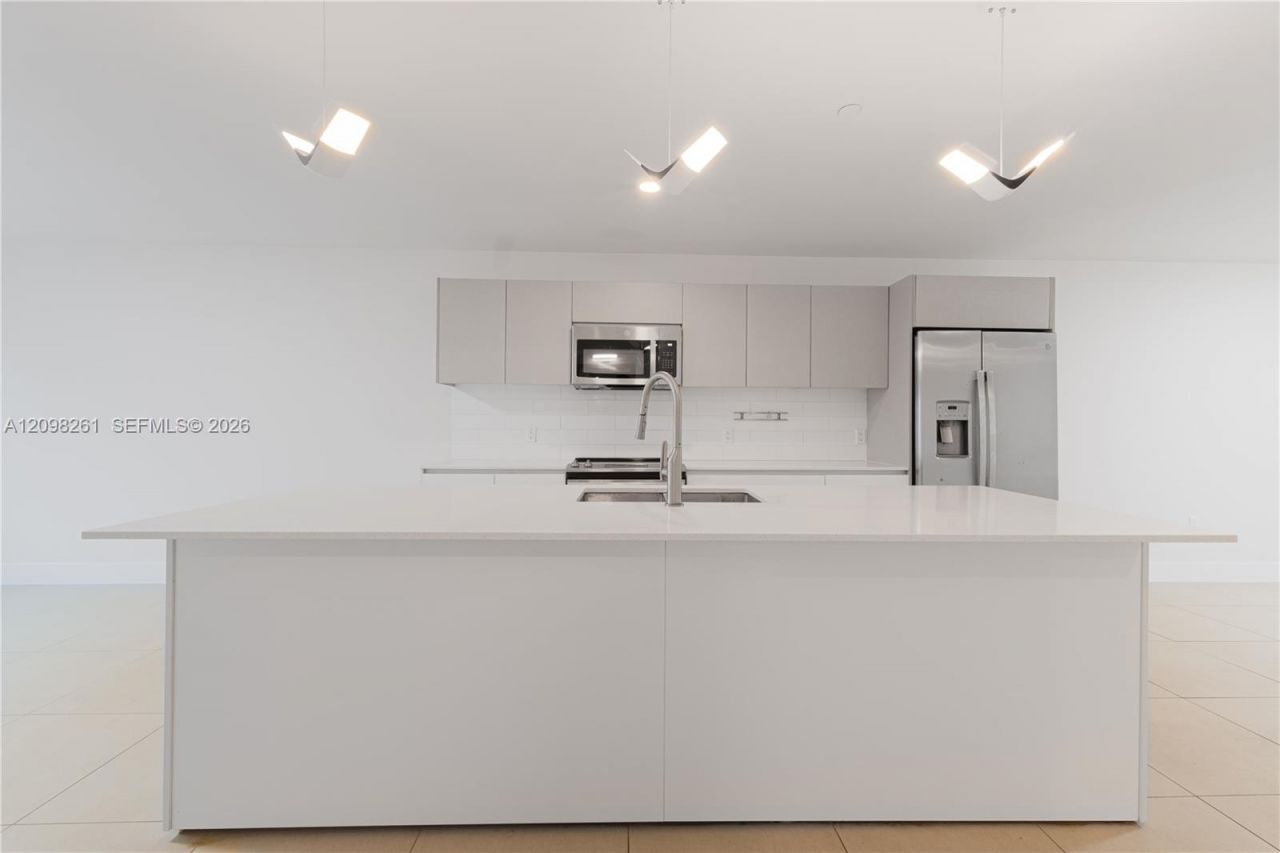 2555 NE 193rd St , Unit 2102, Miami, FL 33180 Photo