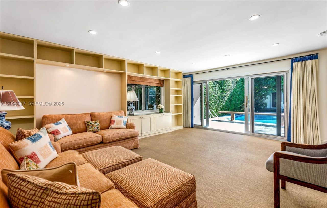 6415 Pine Tree Drive Cir, Miami Beach, FL 33141 Photo