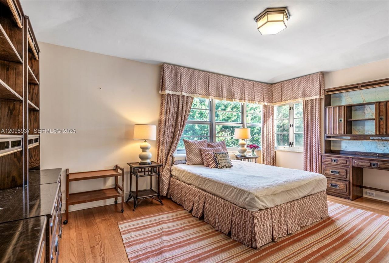 6415 Pine Tree Drive Cir, Miami Beach, FL 33141 Photo