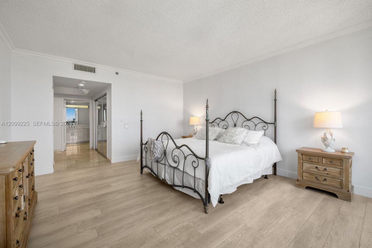 2000 Island Blvd , Unit 1710, Aventura, FL 33160 Photo