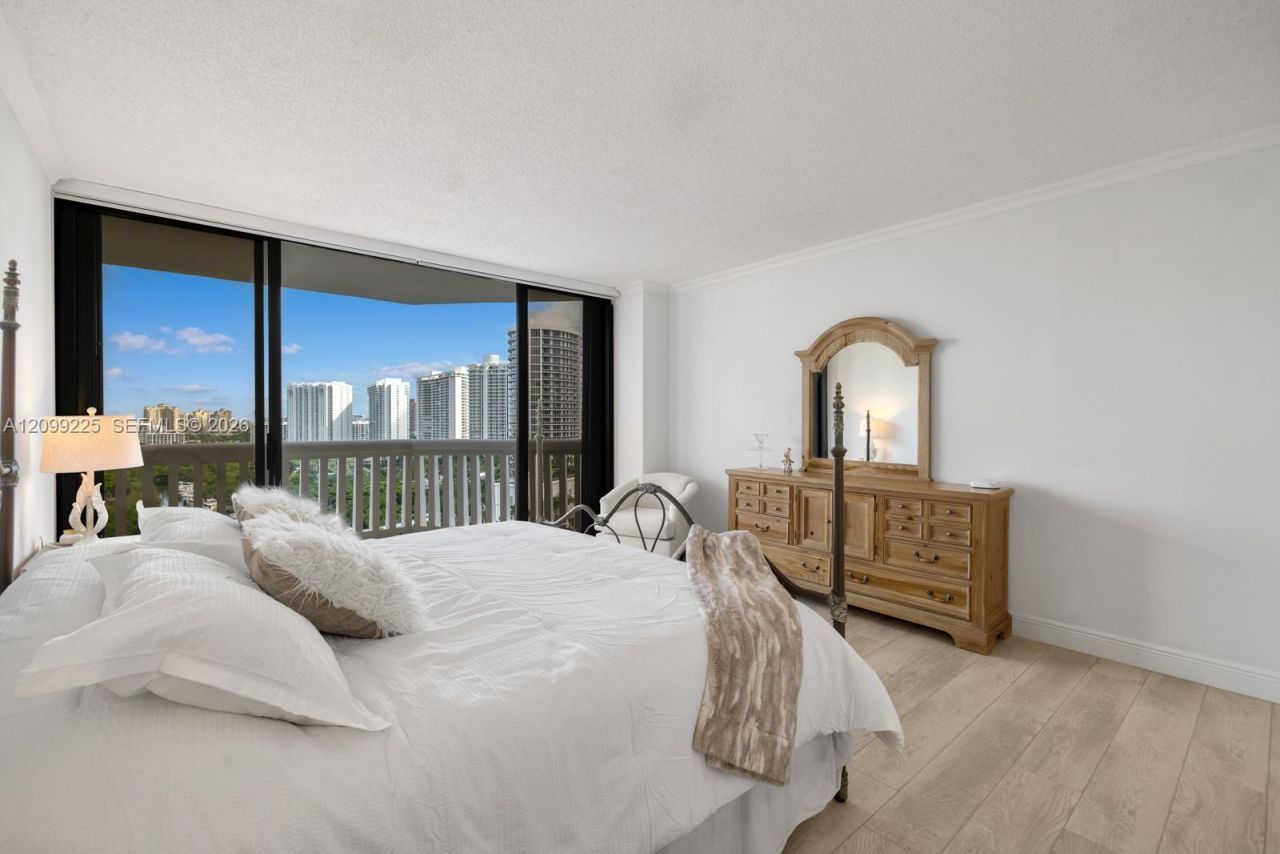 2000 Island Blvd , Unit 1710, Aventura, FL 33160 Photo