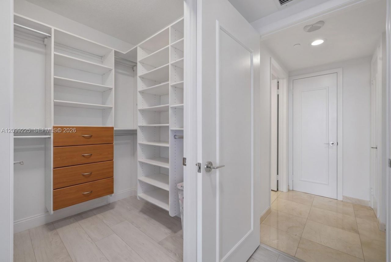 2000 Island Blvd , Unit 1710, Aventura, FL 33160 Photo