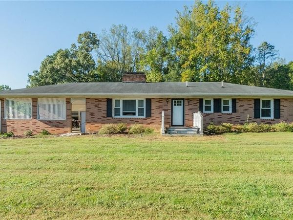 1829 Hill Everhart Road , Lexington, NC 27295