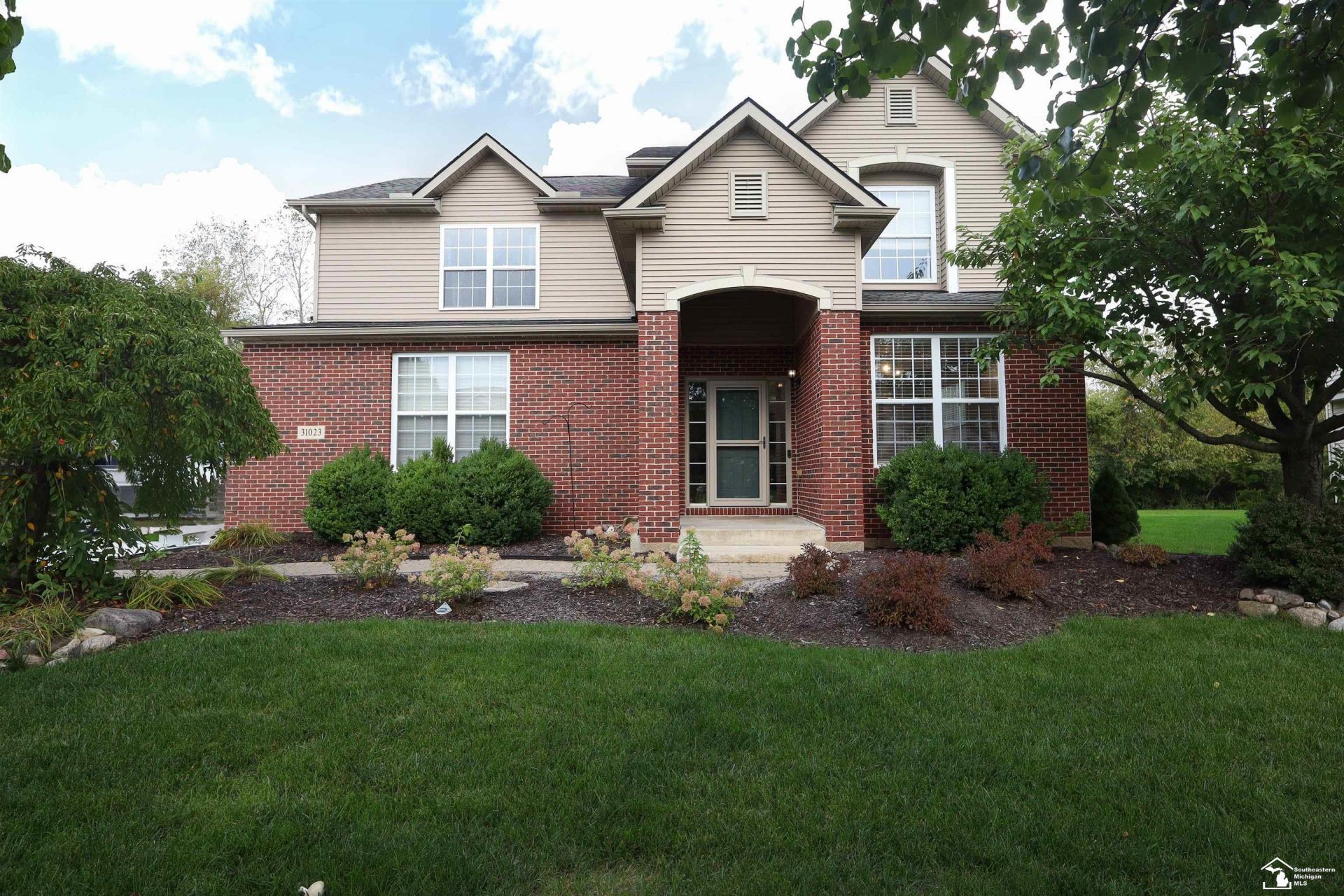 31023 Settlers Way Drive, Flat Rock, MI 48134 Main Photo