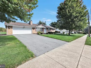 313 PARKVIEW DRIVE, MANHEIM, PA 17545