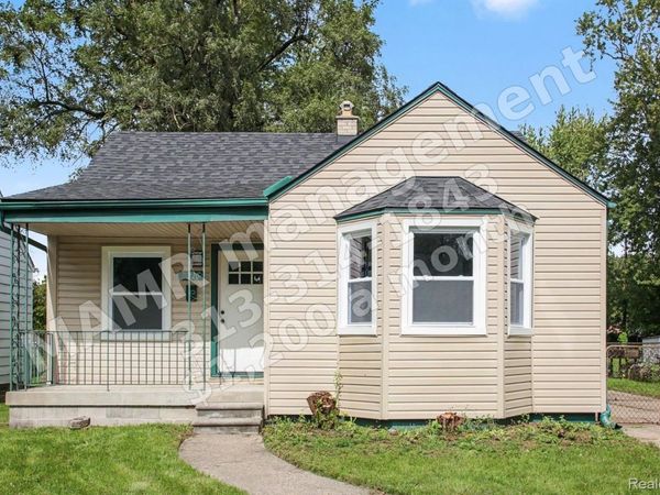 7215 Wood , Center Line, Mi 48015