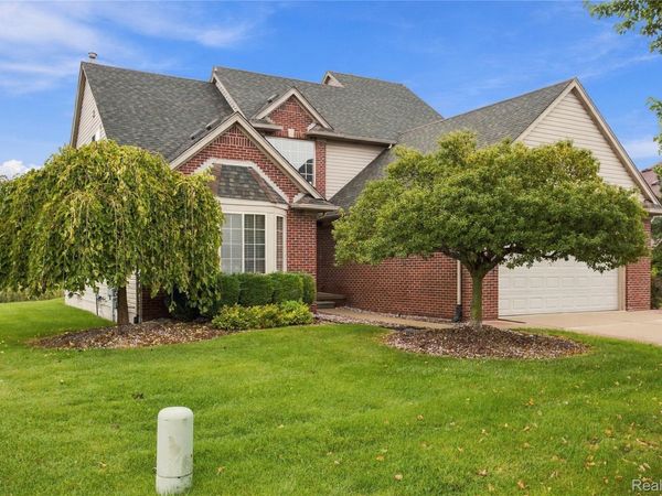 52496 Fox Point Drive , New Baltimore, Mi 48047