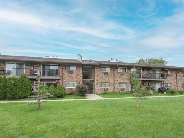 804 E Old Willow Road, Unit 105, Prospect Heights, IL 60070
