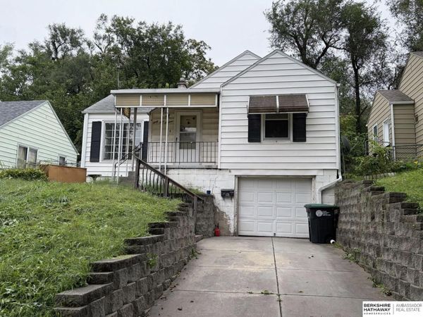 6913 N 33rd Street, Omaha, NE 68112