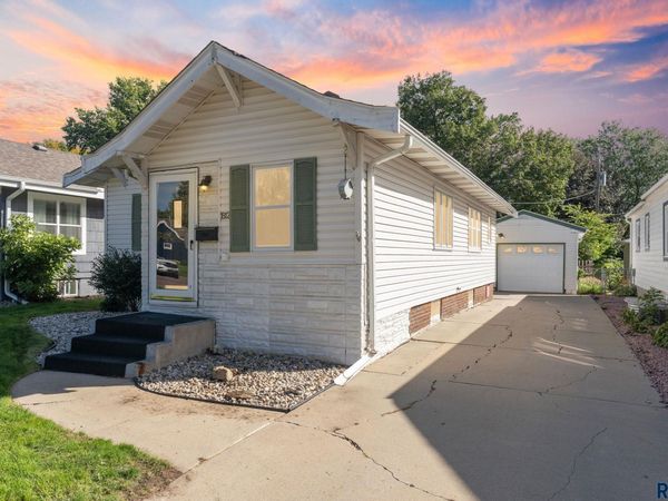 1812 S Center Ave, Sioux Falls, SD 57105