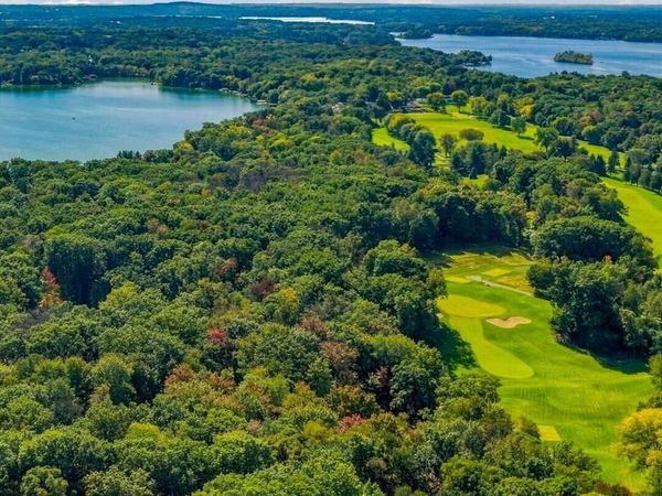 N67W31186 CHENEQUA CIRCLE, Hartland, WI 53029