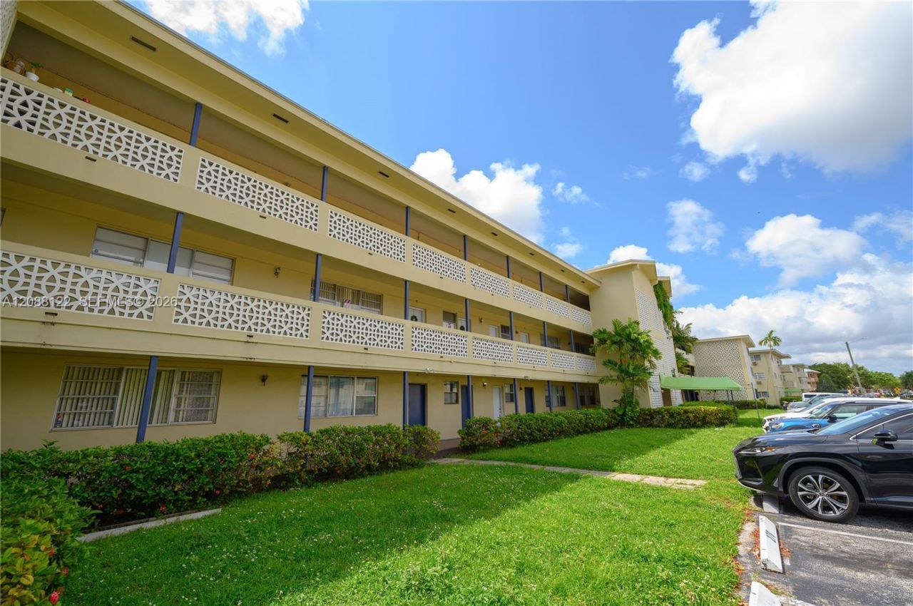 11960 NE 19th Dr , Unit 17, North Miami, FL 33181 Photo