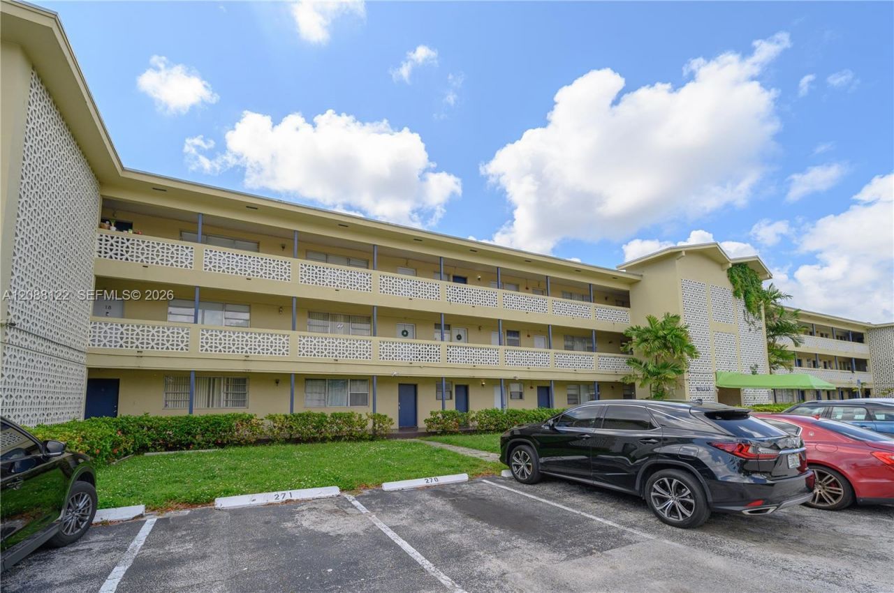 11960 NE 19th Dr , Unit 17, North Miami, FL 33181 Photo