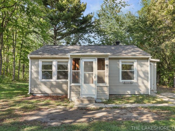 1677 W Lakewood Boulevard, Holland, MI 49424