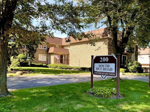 200 S Dee Road , Unit 1A, Park Ridge, IL 60068