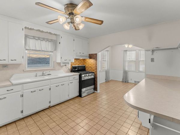 629 De Angelis Court , Chicago Heights, IL 60411